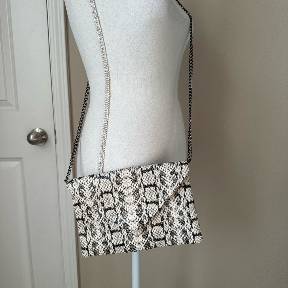 🎉Host Pick🎉 Snakeskin Pattern Crossbody Bag